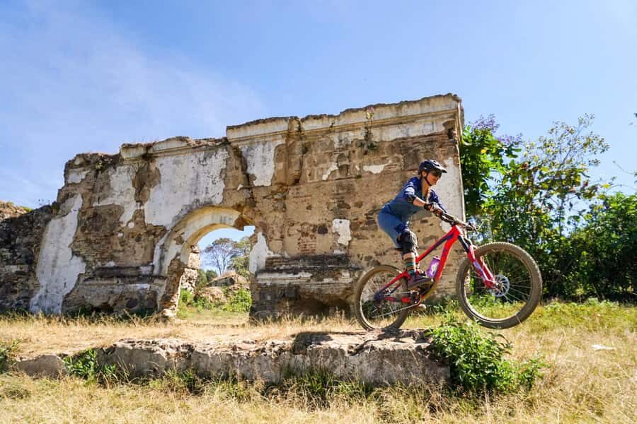 Antigua Guatemala: Half-Day Mountain Bike Tour with Guide - From Old Town Outfitters to 8,300 feet: setting up the downhill right