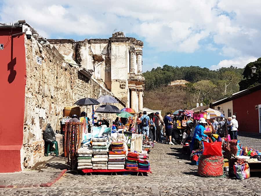 Antigua Guatemala: Morning Tour from Guatemala City - El Carmen Church Ruins and the Craft Market Beside Them