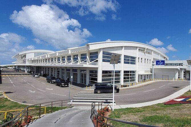 Antigua Roundtrip Airport Transfer - Finding Your Driver on Arrival: The Skip-the-Lines Moment