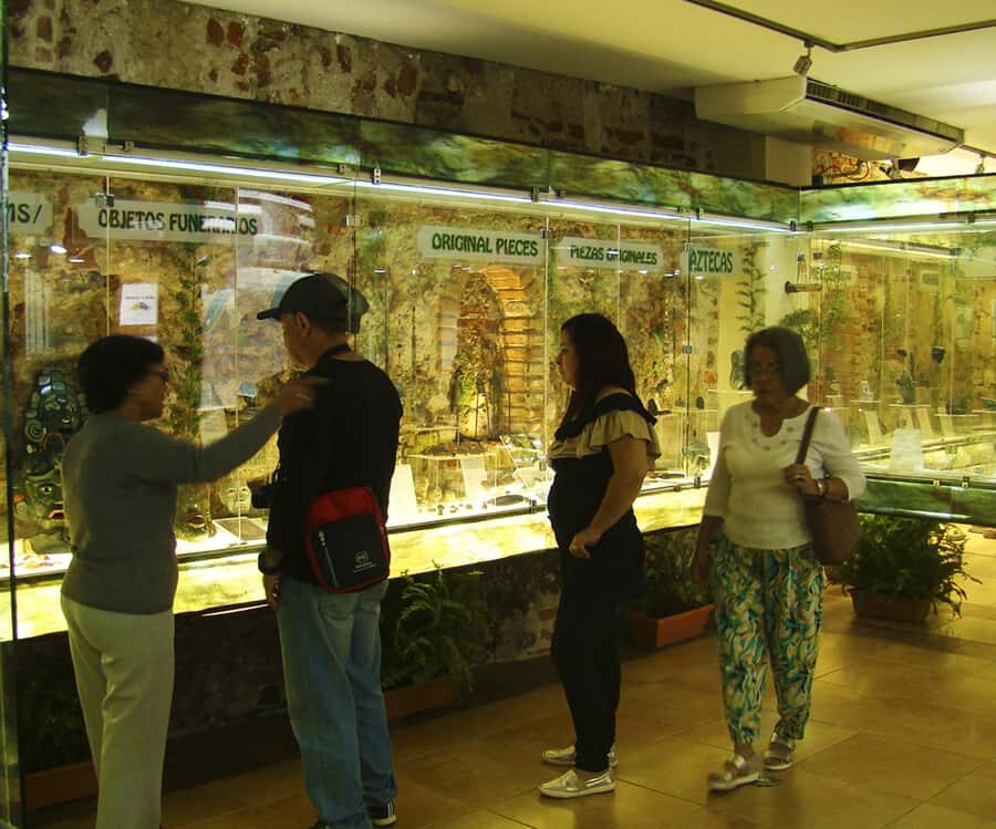 Combo Tour: Colonial Antigua & Guatemala City Explorer Tour - Guatemala City: Las Américas and the Surprise of Berlin Wall Pieces