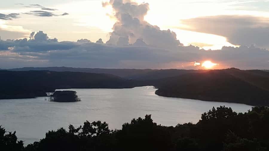 Flores: Yaxha Shared Sunset Tour with Transportation & Guide - Yaxha at Golden Hour: Why This Sunset Plan Works