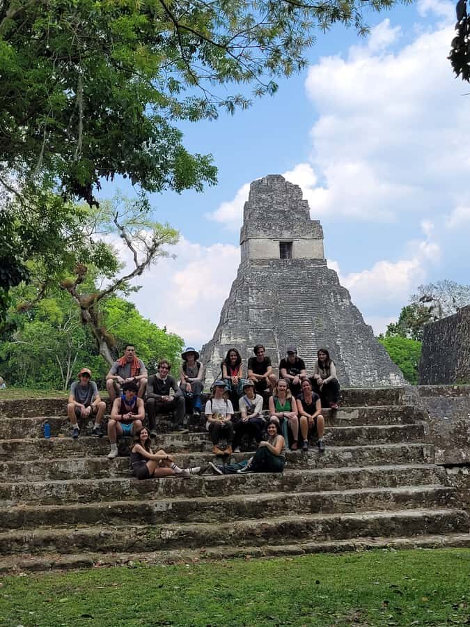 From Flores: Tikal VIP Exclusive cultural Tour All inclusive - Meals and drinks: the included food that keeps the day comfortable