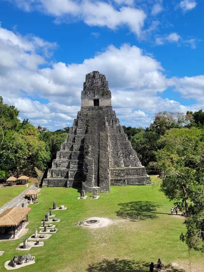 From Flores: Tikal VIP Exclusive cultural Tour All inclusive - Meeting up, transport, and the skip-the-line win
