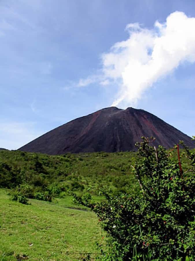 From Guatemala City or Antigua: Pacaya Volcano Day Tour - Why Pacaya is worth a full day from Antigua or Guatemala City