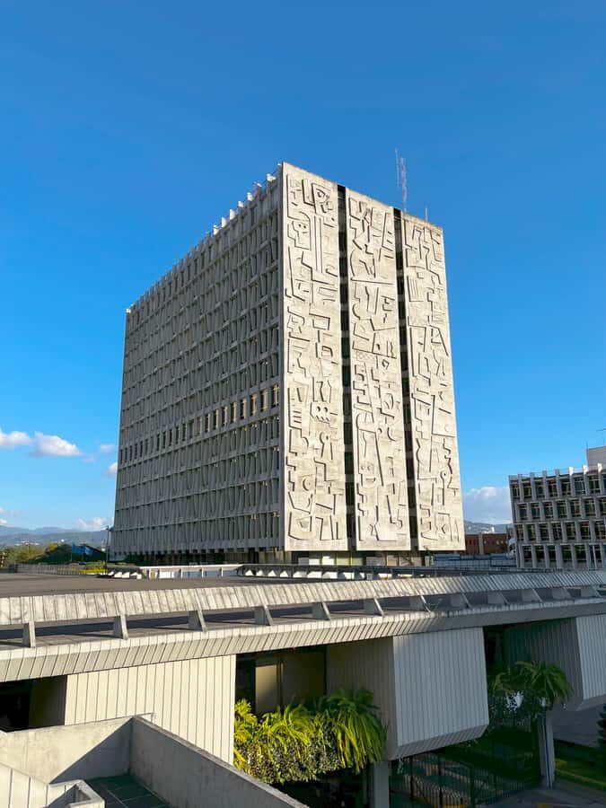 Guatemala City: Walking Tour - 6ta Avenida in zone 1: shopping, streets, and an easier lunch decision