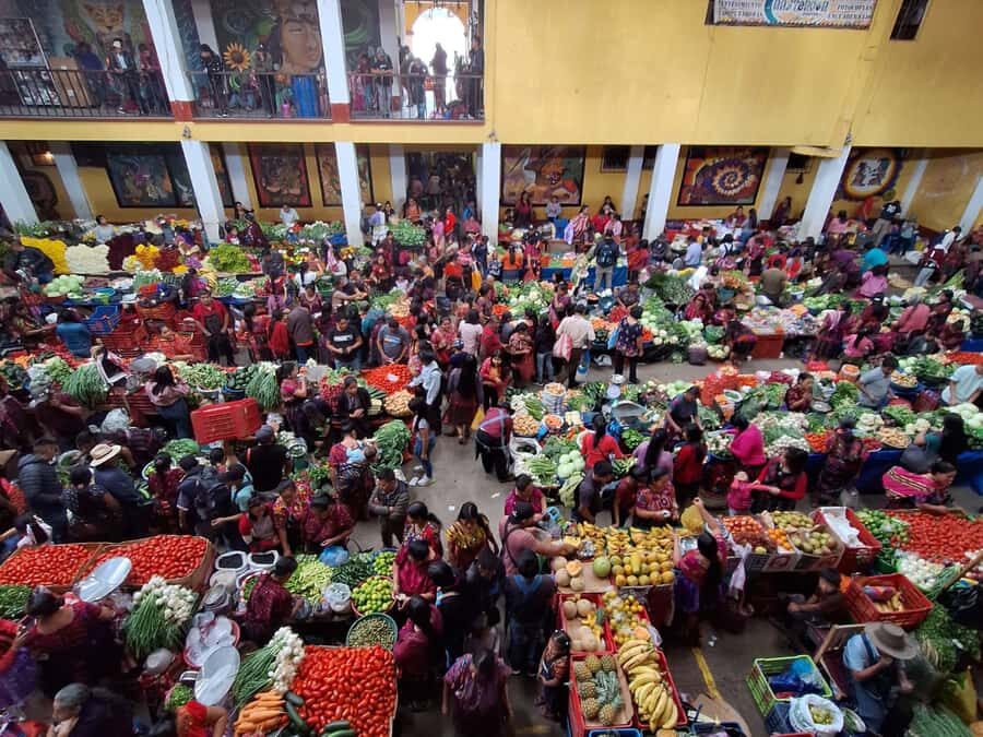 One-day visit to Chichicastenango from Antigua Guatemala - Santo Tomás Church and the Feeling of Syncretism