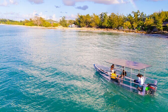 Reef Explorers Transparent Boat and Beach Tour - Crew Energy in Real Life: What Happens When the Weather Turns